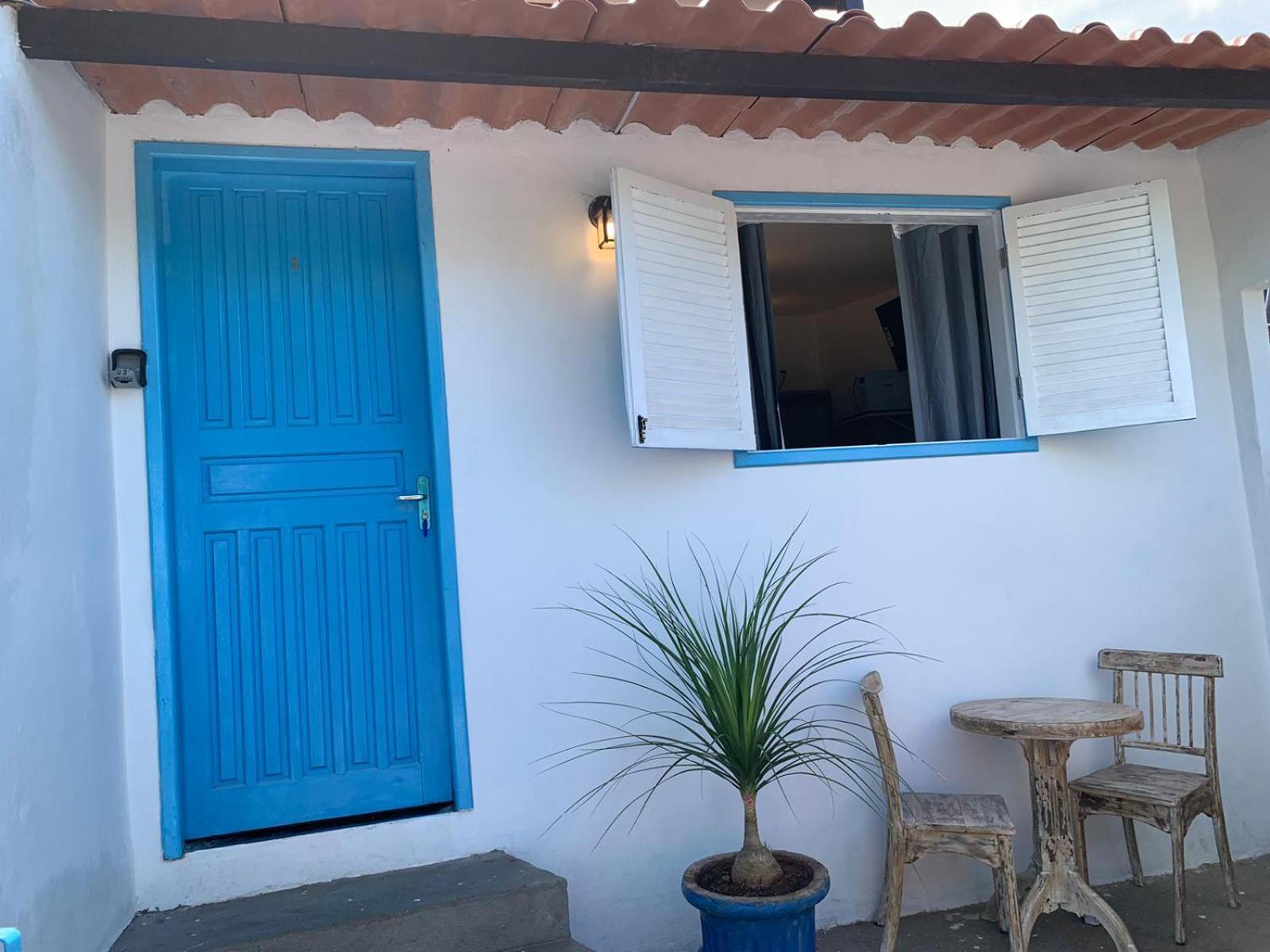 Charmosos Na Avenida Principal De Apartamento Búzios