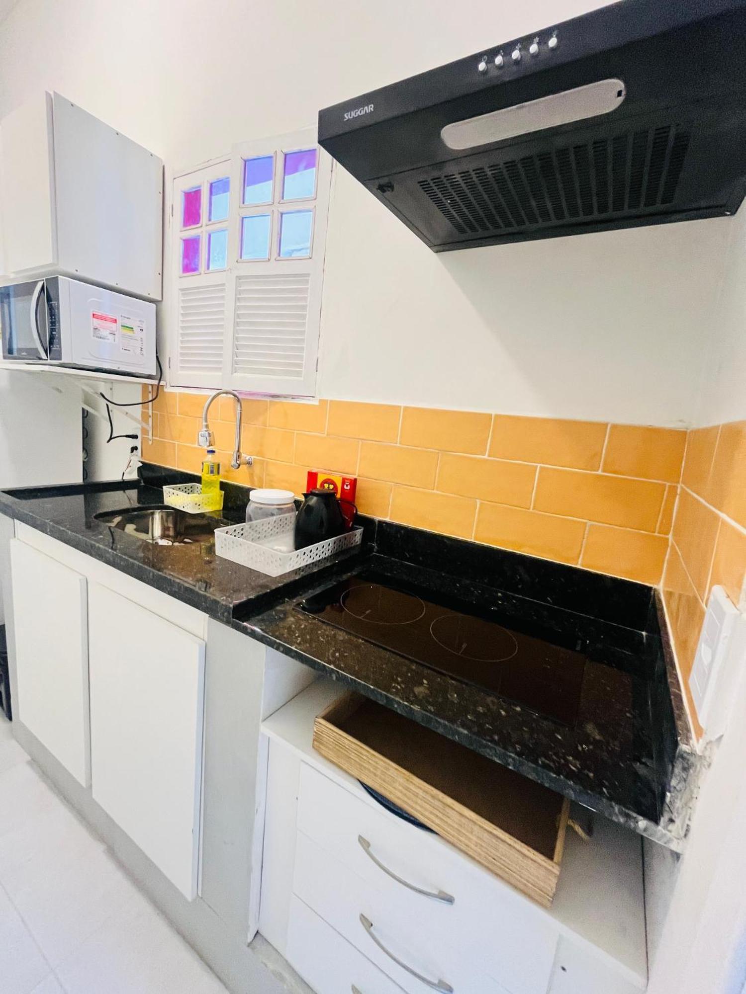 Charmosos Na Avenida Principal De Apartamento Búzios